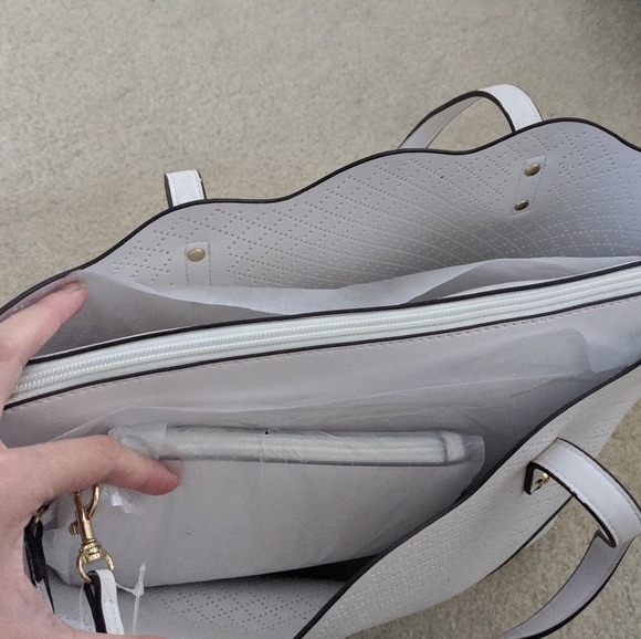 Kelly & Katie Freya Tote - Picture 5 of 5